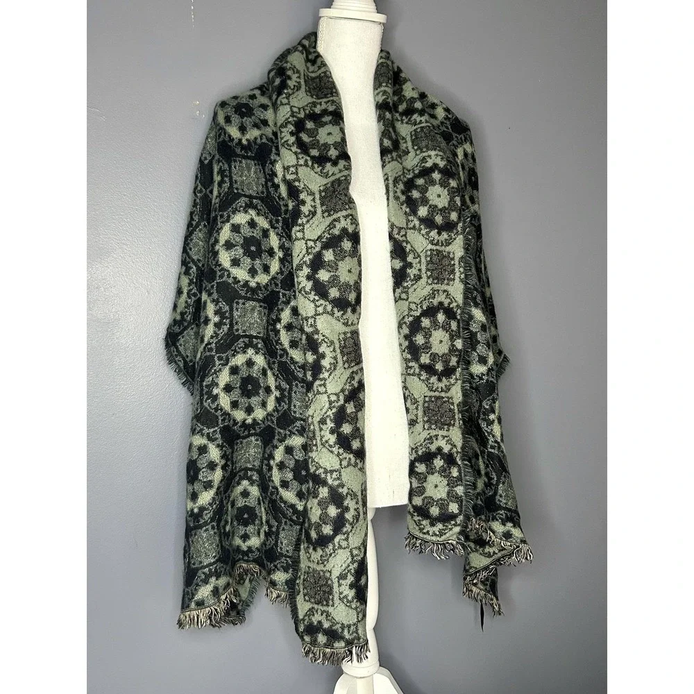 Urban Outfitters Scarf OS Green Geometric Knit Fringe Boho Western Wrap Shawl